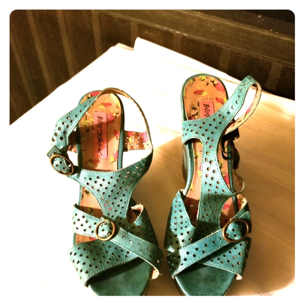 *PRE LOVED* Betsy Johnson Calico Wedge